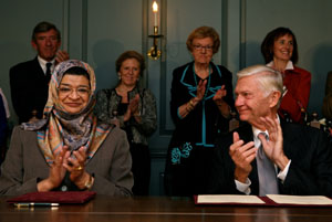 President Reveley and Minister al-Busaidiyah at the signing ceremony.