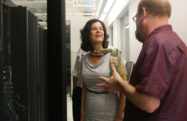 Shortly after arriving at W&M, President Katherine Rowe took a tour of the ICS — and met with Eric Walter in the High Performance Computing cluster. (Photo by Stephen Salpukas)