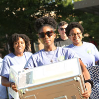Student volunteers help move new students' belongings
