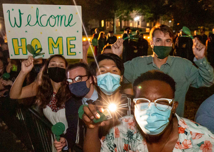 Members of the W&M community stand ready to greet W&M's newest student at the end of the 2021 Opening Convocation ceremony. (Photo by Skip Rowland '83)
