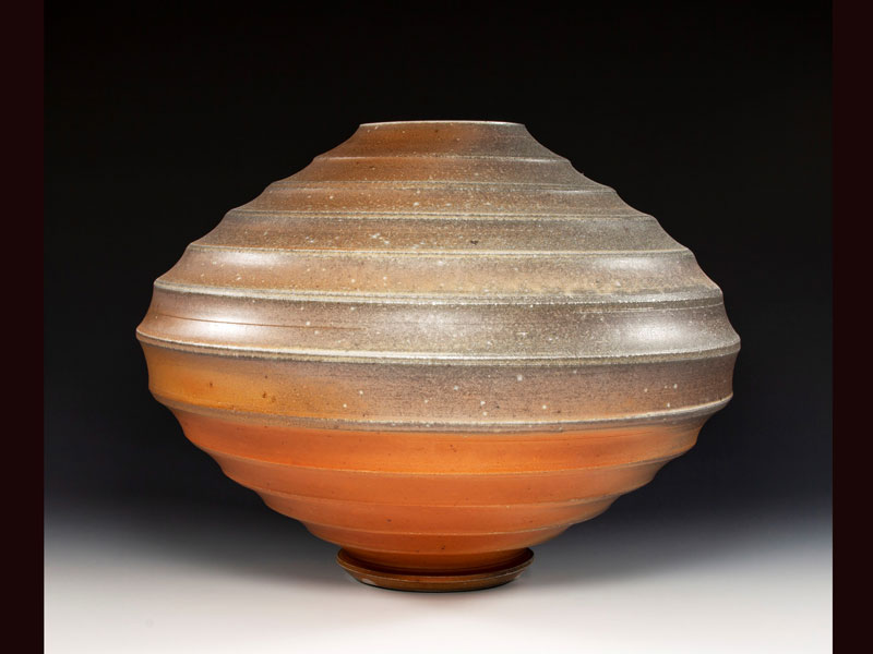Vase, stoneware, 2018 (Photo courtesy of Mike Jabbur)