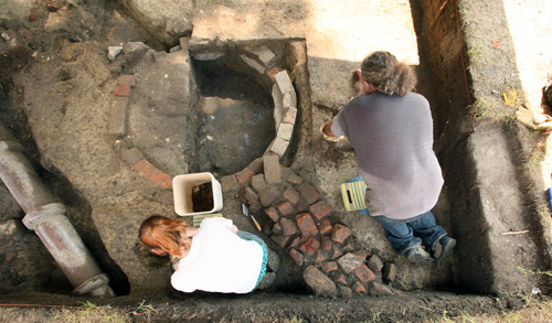 WMCAR archaeologists Lauran Kellam and Jack Aube work around a well dug by thirsty Union occupiers.