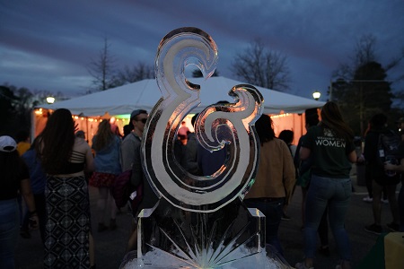 Ice sculpture of the William & Mary ampersand