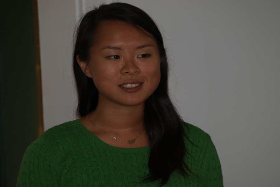 Darice '16 tells the freshmen that the peach tea is addictive and consumption should be limited