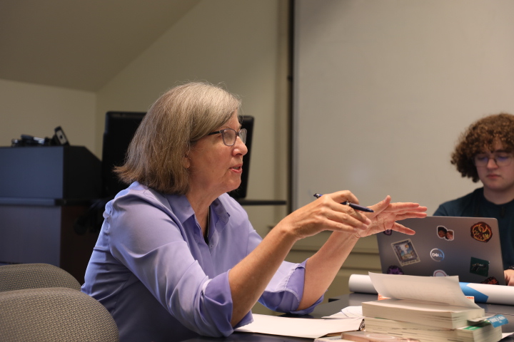Inaugural Sharp Writer-in-Residence Hilary Holladay leads a discussion of interviewing techniques in her Reporting & Writing the News course in Tucker Hall Sept 22. (Photo by Adeline Steel)