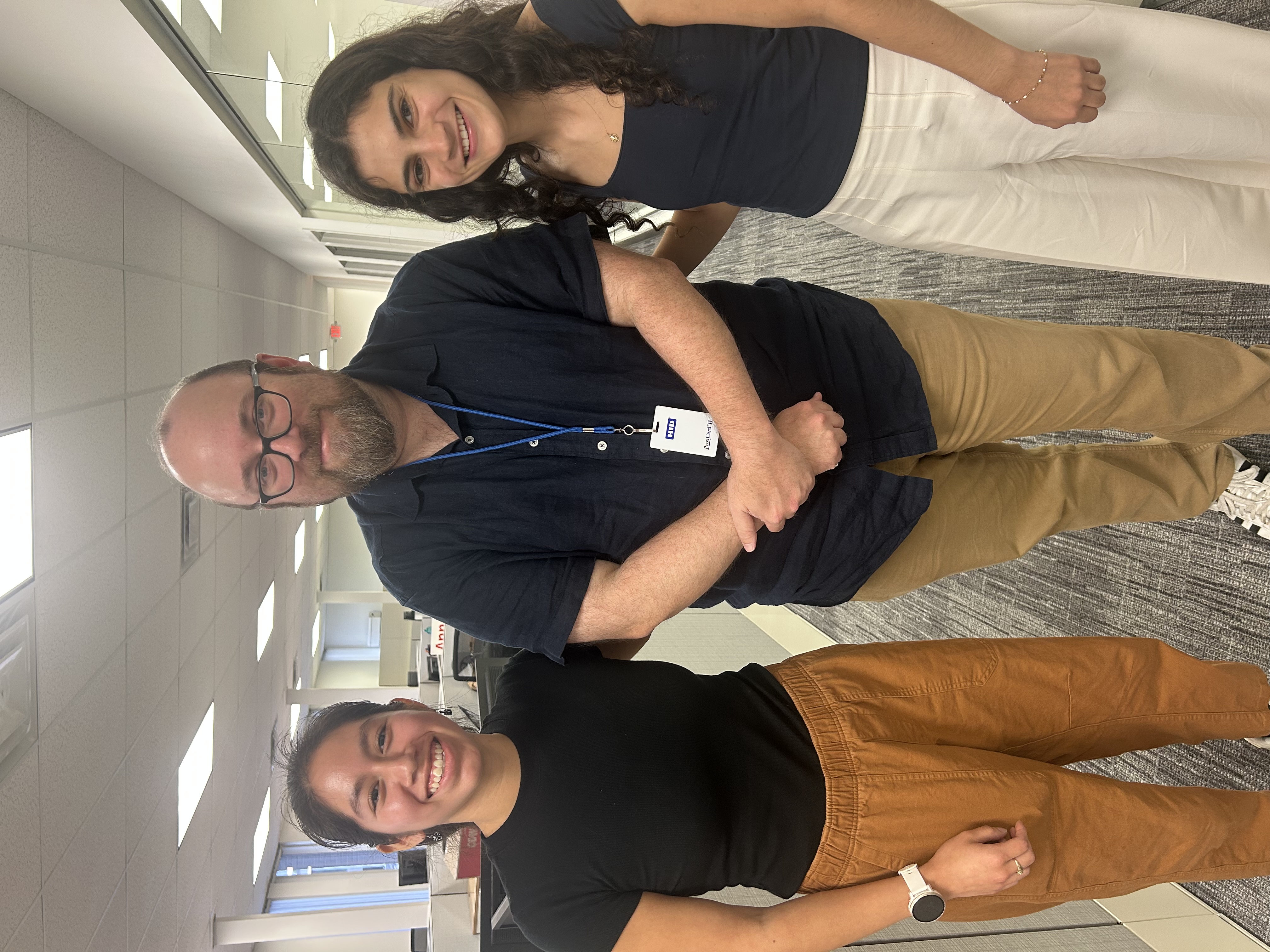 Haidyn Brockelman '26 (left) and Maddie Mohamadi '27 (right) meet with Virginian-Pilot Audience Director Sean Kennedy at Virginia Media headquarters in Norfolk, VA, last summer. (Courtesy photo)