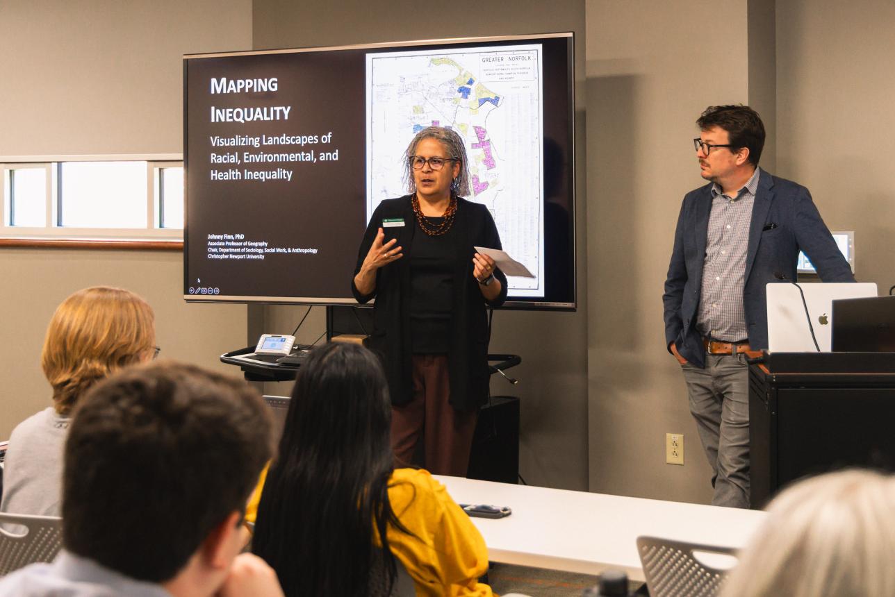 Dr. Monica Griffin, director of the Sharpe Community Scholars program, welcomes Christopher Newport University Associate Professor of Geography Johnny Finn during an event for Sharpe scholars March 28 in Swem Library. (Photo by Samuel Li)