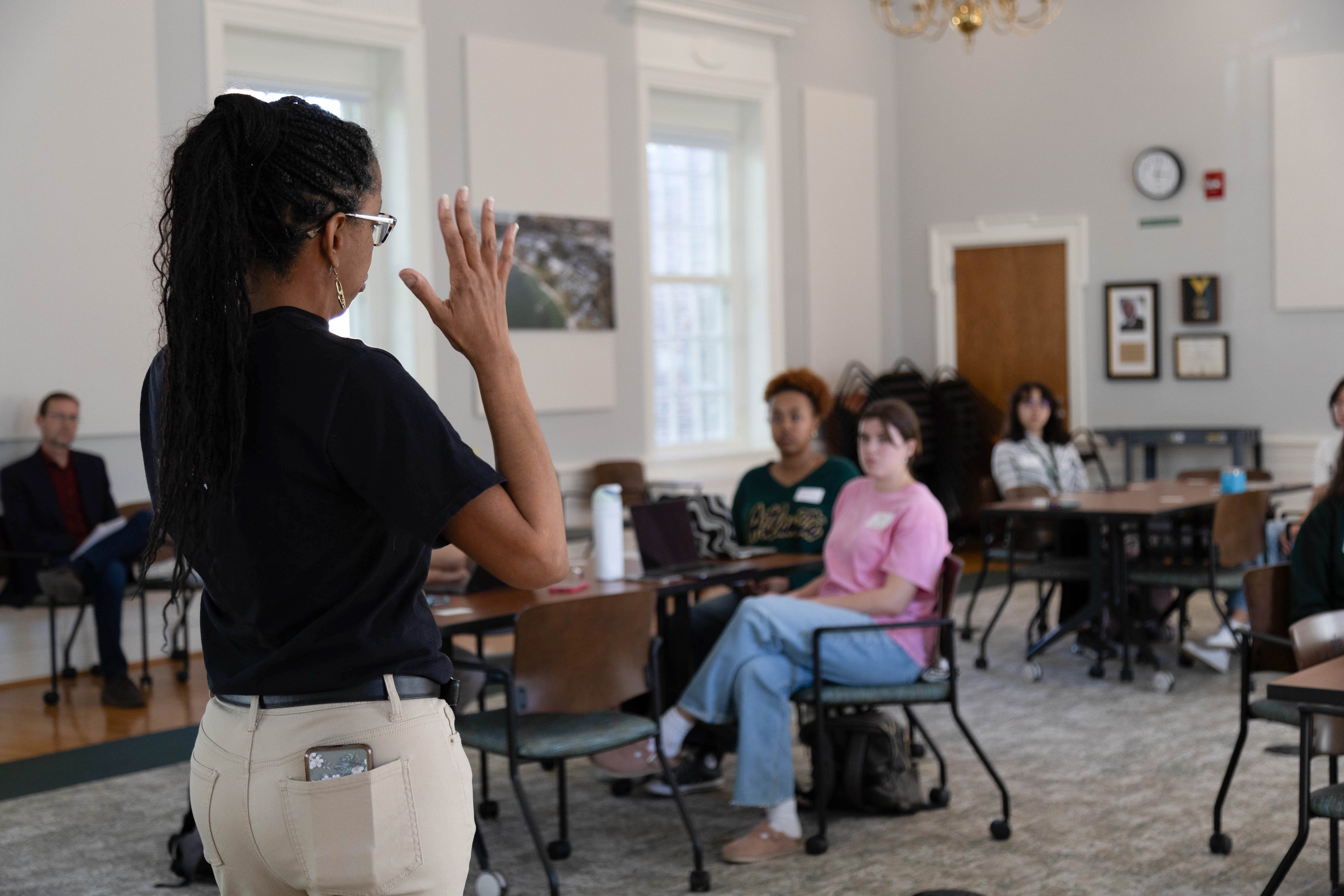 Students in Charles Center journalism masterclasses represent a wide range of majors across the humanities, social sciences, and sciences. (Photo by Tess Willett)