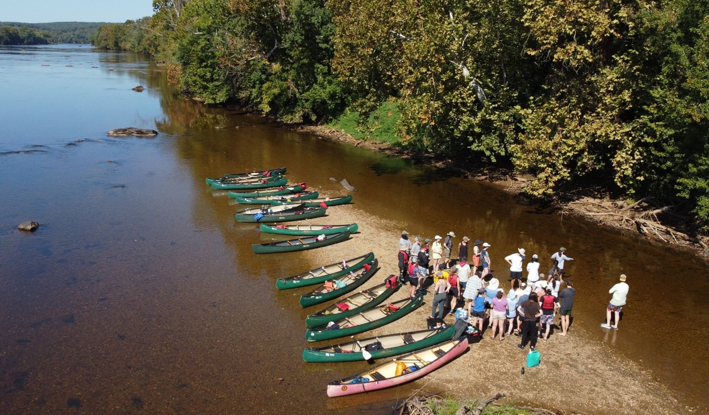Professor Joanmarie Del Vecchio instructs us on how to make a Wolman Pebble Count during our Fall Field Trip on the James River last month.