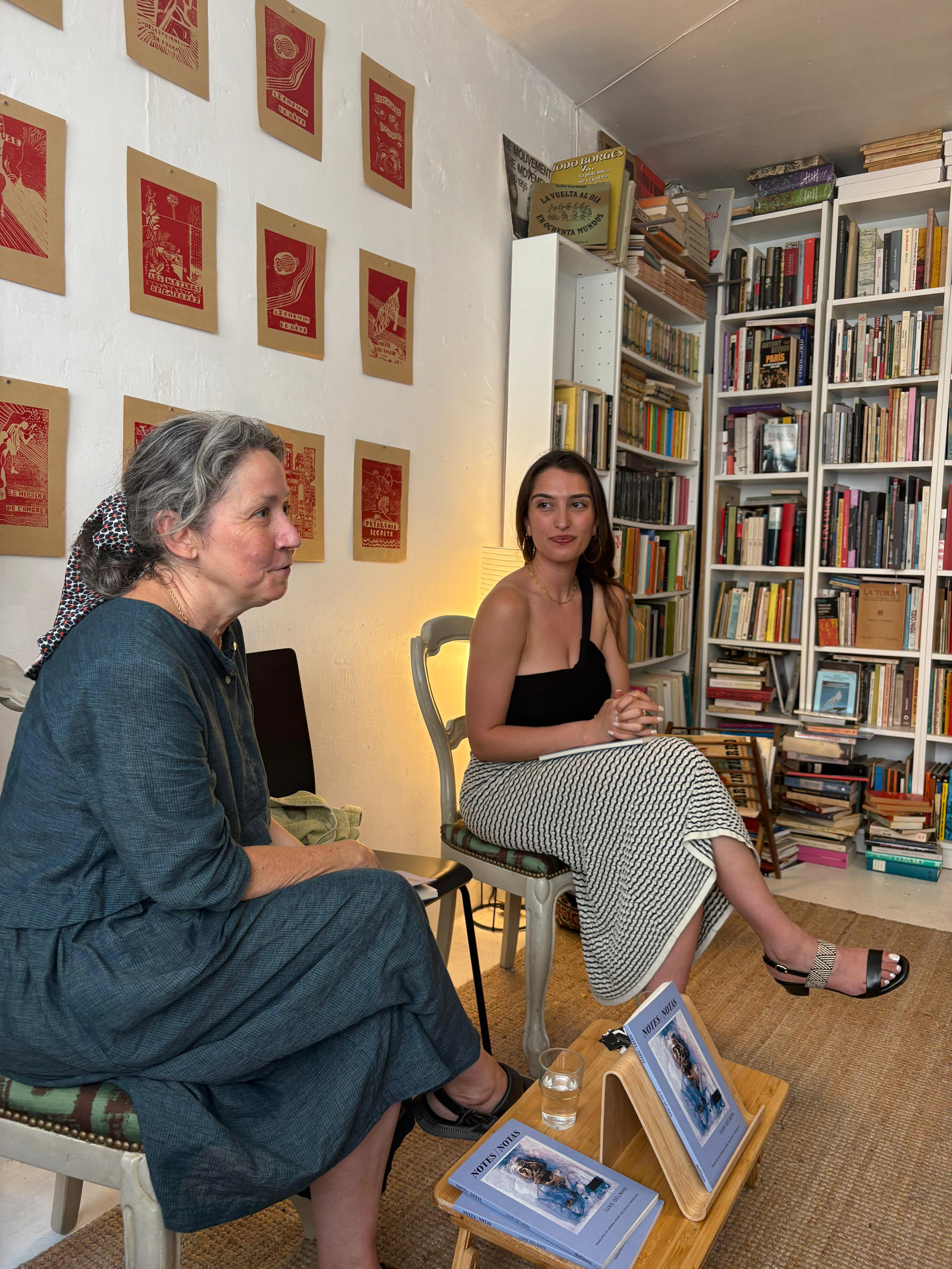 Arianna Afsari ('19) and Prof. Tandeciarz discuss their translation at a special event in Paris, France