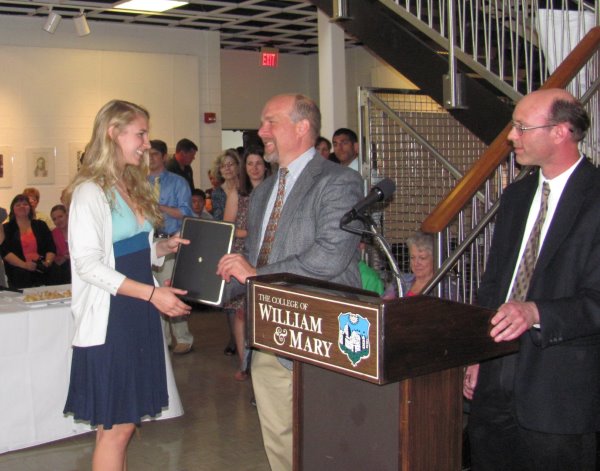 Kiah Hardcastle receives her Excellence in Neuroscience Award from Dr. Greg Smith