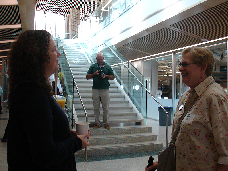 Professor Porter and Linda Lester Hagen (Class of 1962) share a laugh during the Homecoming Open House