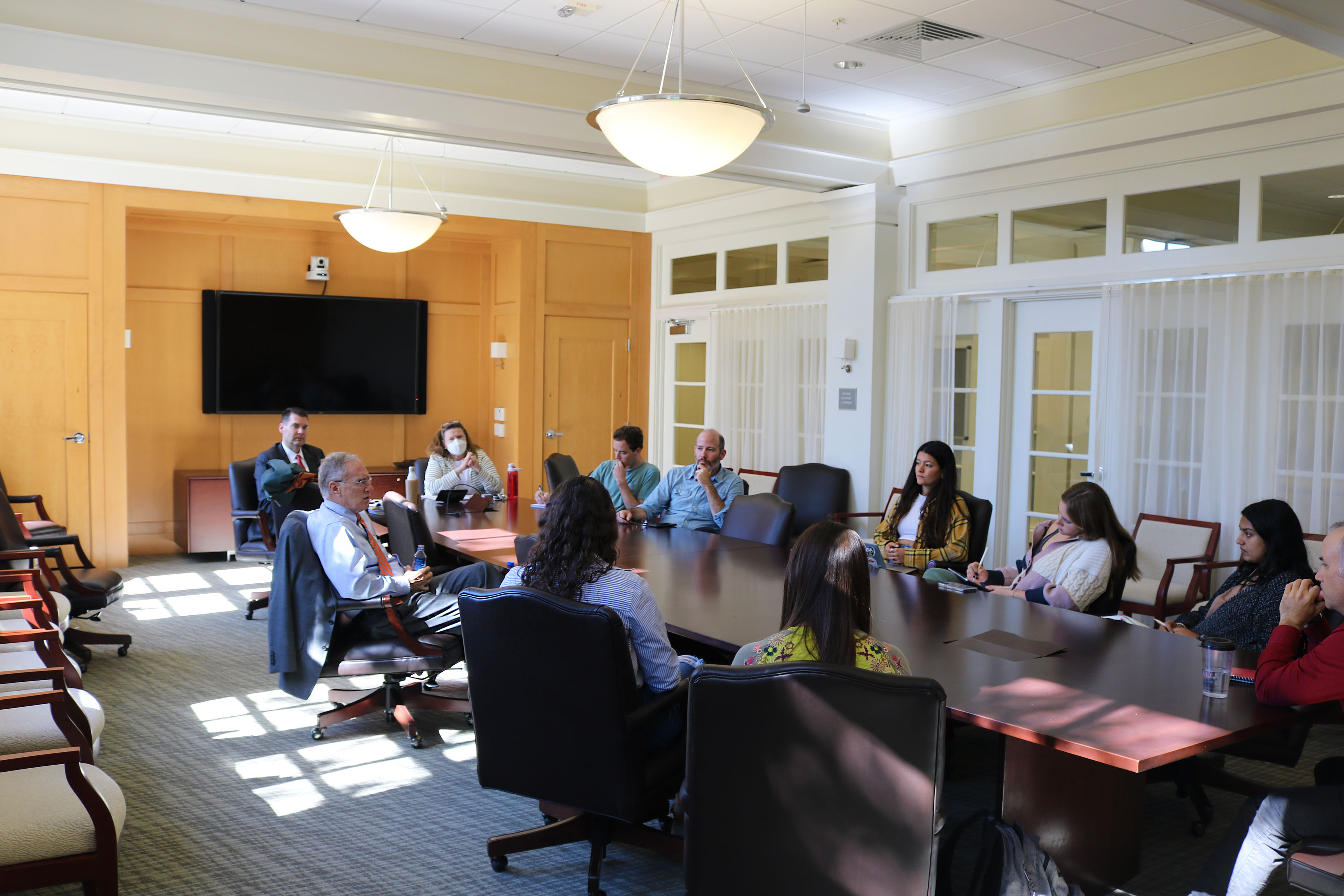 Mr. Travers speaks with students and faculty from Public Policy and the Global Research Institute in Chancellors Hall