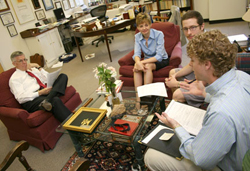 Students discuss carbon neutrality with Vice President Sam Sadler. Photo by Alex Haglund - The Flat Hat