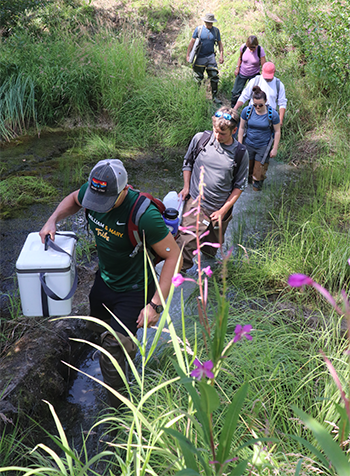 Students make their way to the spawning site at Quartz Creek.