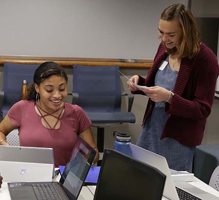 Conferring about a research project: Michaela Hill '22 (left) and graduate assistant Nyx Robey (master's candidate in Psychological Sciences).