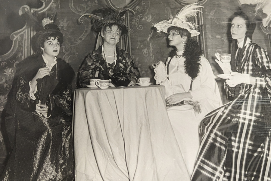 Linda Lavin as MME. Josephine, the Madwoman of La Concorde in "The Madwoman of Chaillot" (1958)