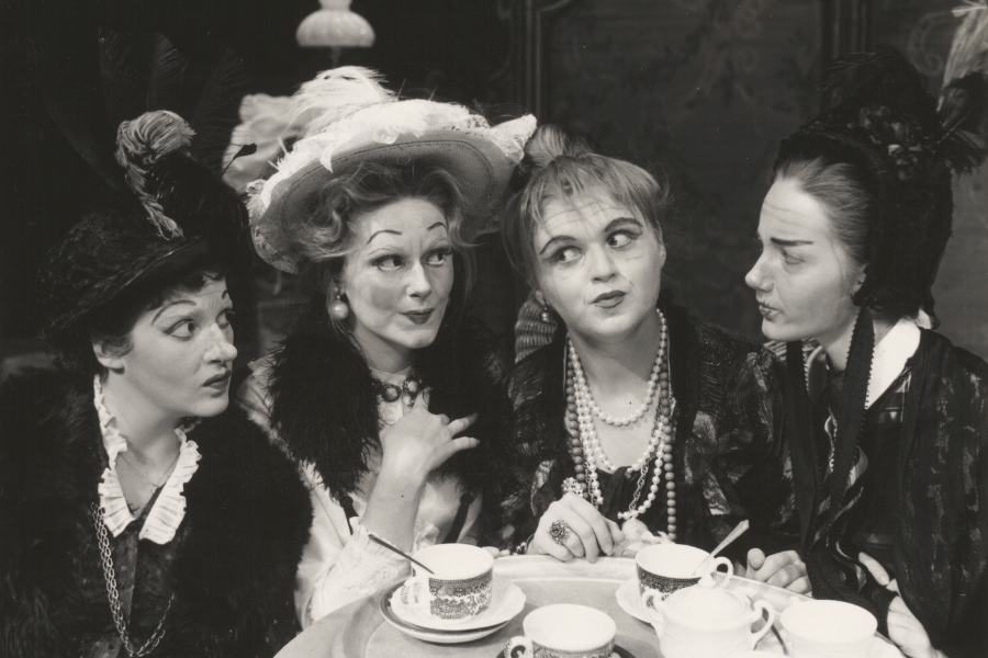 Linda Lavin as MME. Josephine, the Madwoman of La Concorde in "The Madwoman of Chaillot" (1958)