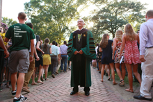Taylor Reveley greets new students at the 2016 Opening Convocation ceremony. (Photo by Stephen Salpukas)