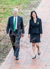 Rector Todd A. Stottlemyer ’85 and Katherine Rowe walk to the Wren Building Tuesday morning. (Photo by Skip Rowland '83)