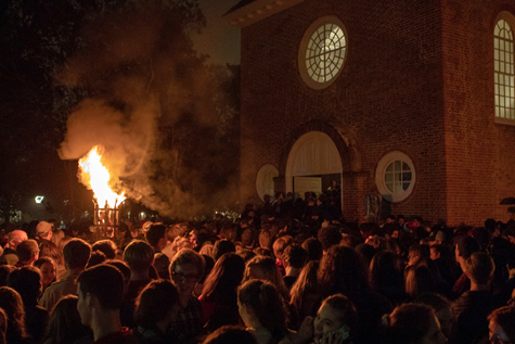 Faculty, staff, students, alumni and community members gather in the Wren Courtyard for the event. (WYDaily/Courtesy Nicholas Meyer '22)