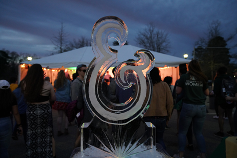 An ampersand ice sculpture was the centerpiece of the Fire & Ice block party. (Photo by Stephen Salpukas)