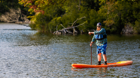 The weekend's activities included paddling on Lake Matoaka. (Photo by Nicholas Meyer '22)