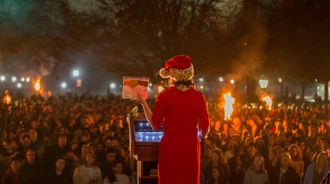 Rowe speaks with the hundreds of W&M and local community members who attended the 2018 Yule Log ceremony in December. (Photo by Skip Rowland '83)