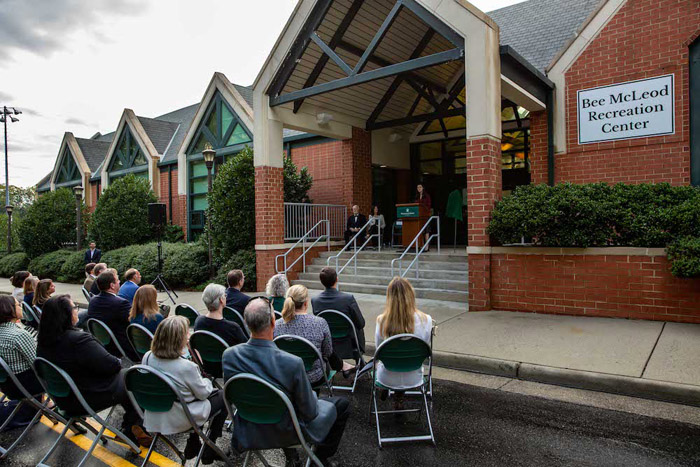 People from the W&M community attend the dedication. (Photo by Skip Rowland)