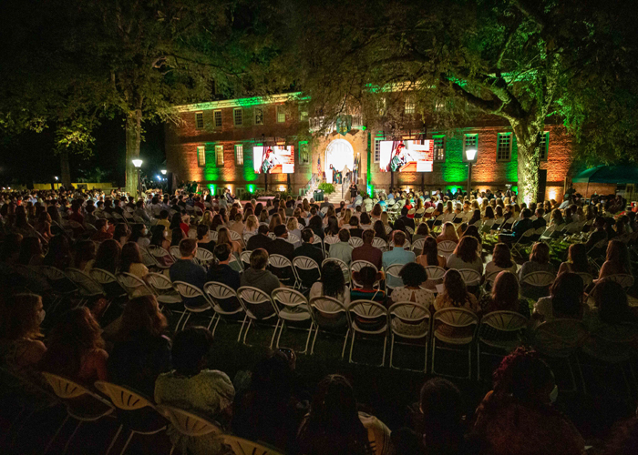 Students gather in the Wren Yard for W&M's 2021 Opening Convocation ceremony on Sept. 10. (Photo by Skip Rowland '83)