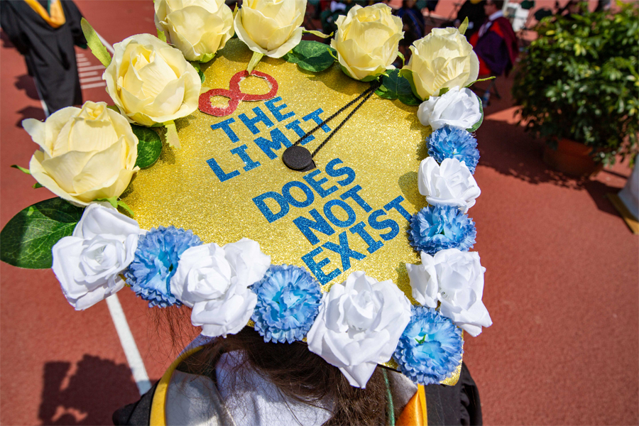 A mortarboard decorated with flowers and the words, the limit does not exist.