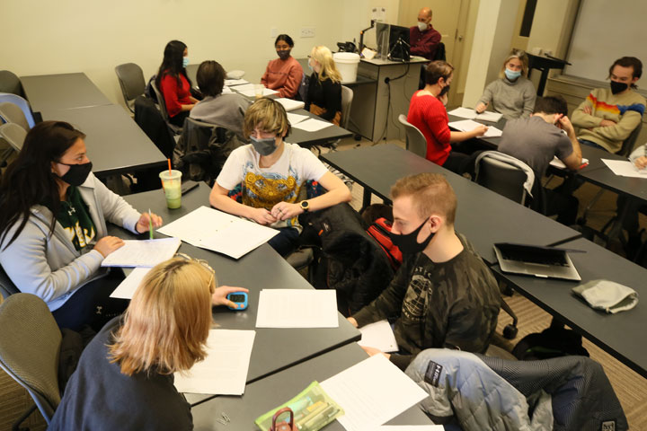 Students share, explore personal identities in W&M Modern Hinduism course - Vimarsana News