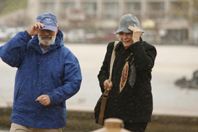 Wells (l) and O'Connor hold onto their hats as they examine the Pelican. By Stephen Salpukas.