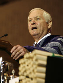 Gates delivers the keynote address during 2007 commencement exercises at the College. By Stephen Salpukas.