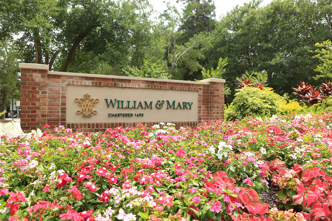 A brick sign featuring William & Mary's logo.