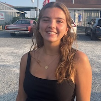 Chloe Irwin headshot