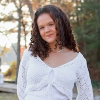 Clara Knaub head shot