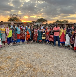 Maasai Women with students and researchers
