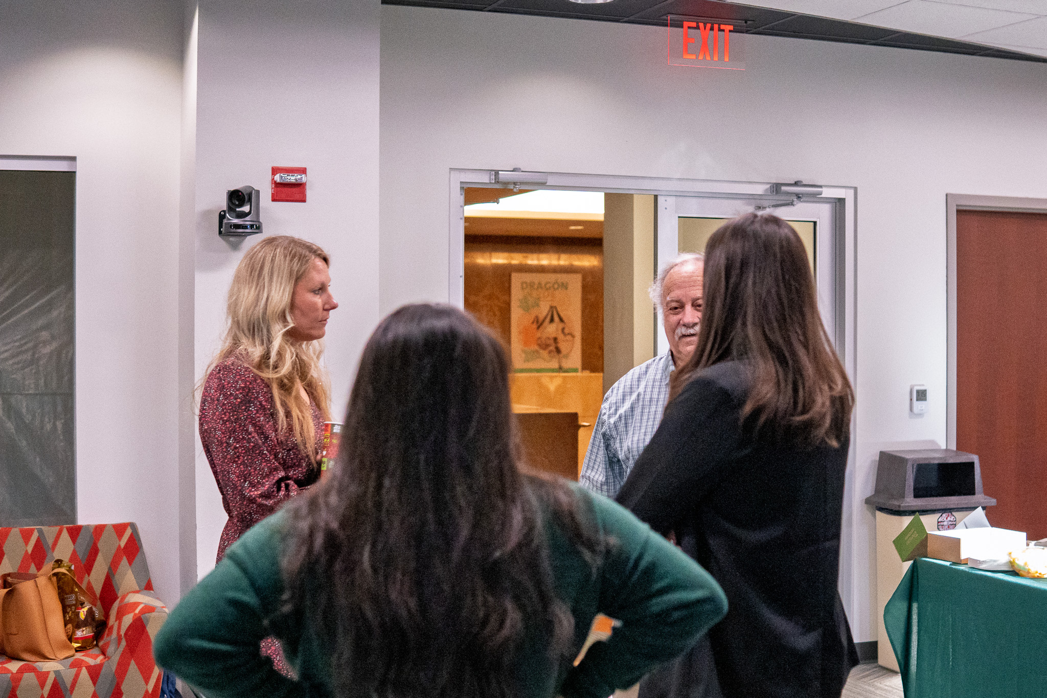 Faculty and staff mingle at Fix Your Content Day.