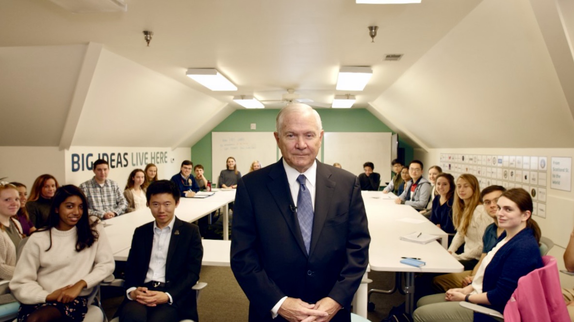 Chancellor Robert Gates meets with students at GRI.