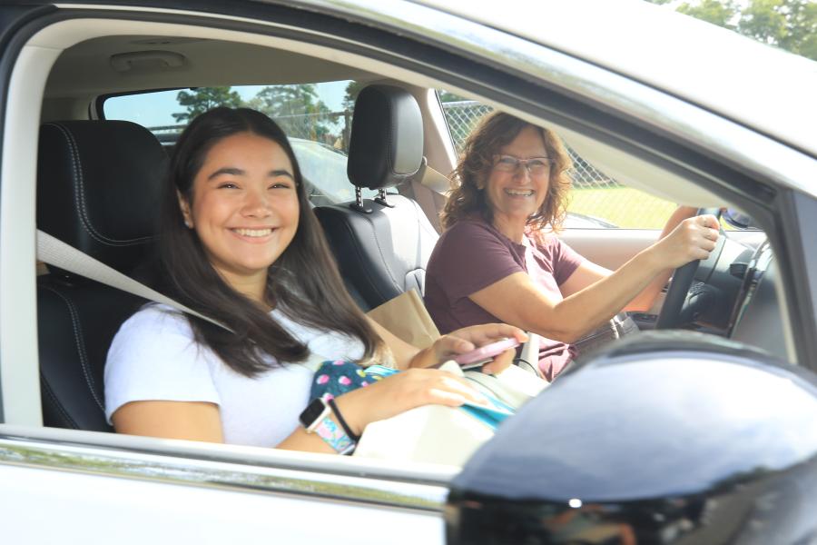 New students and their families arrive on campus.