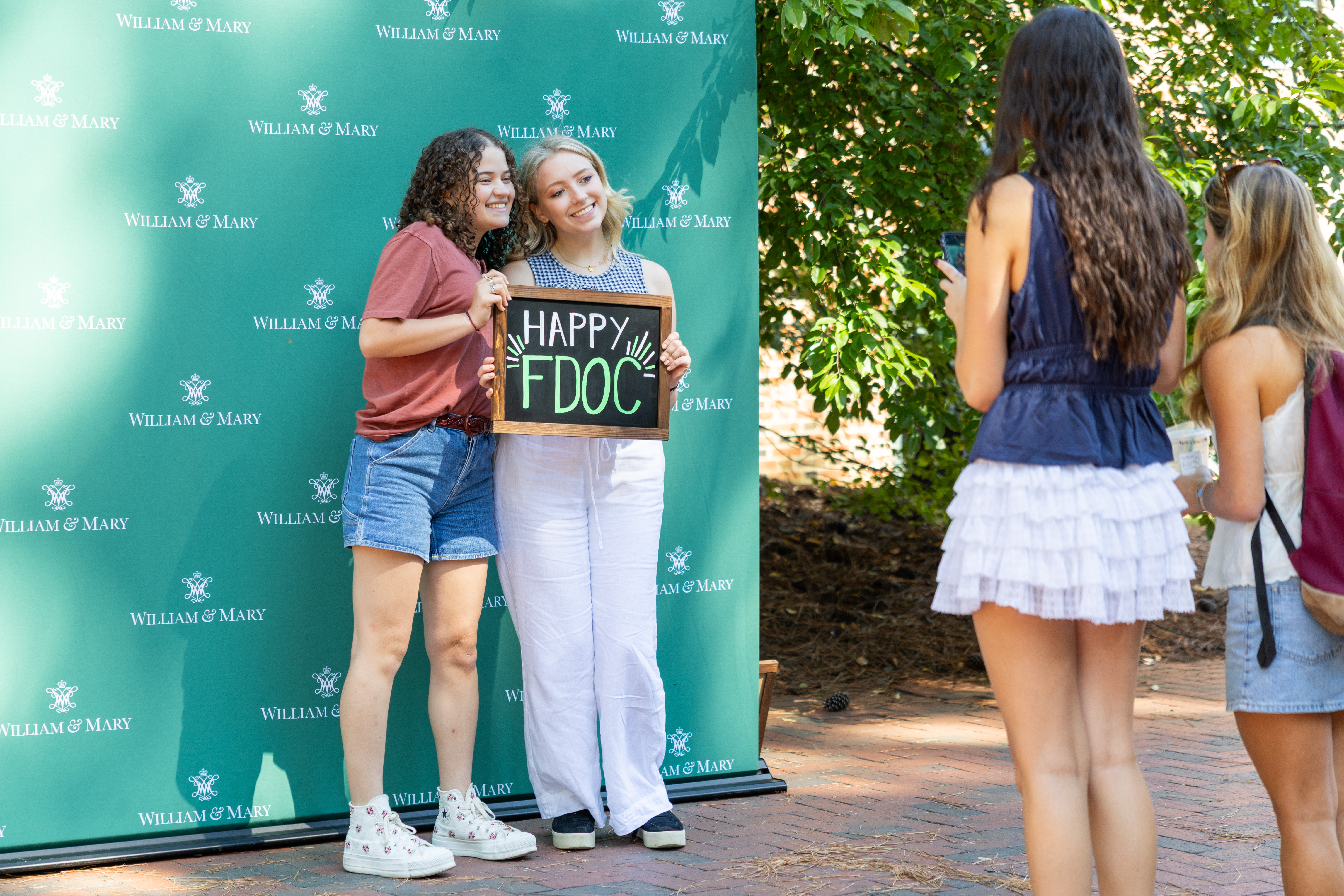Hundreds of students stopped by the First Day of Class photo station on the Sadler Terrace. (Photo by Katie Warner, courtesy of University Marketing)