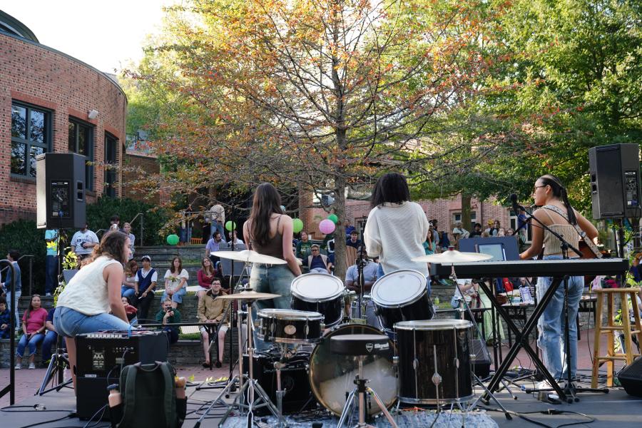 Student band performs on Sadler Terrace for 2025 Family Weekend event hosted by AMP