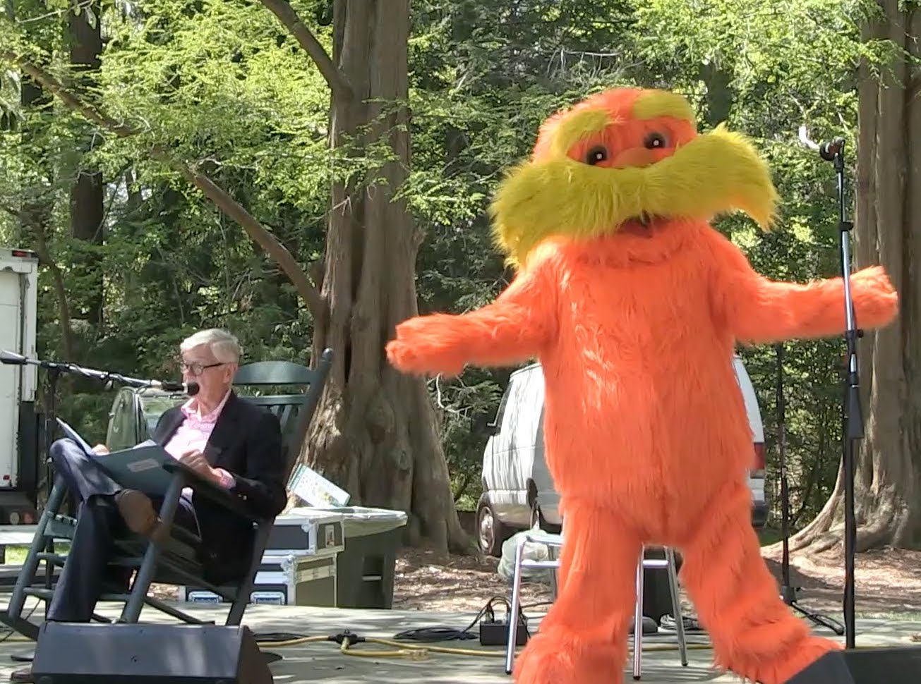 Prsident Taylor Reveley with the Lorax