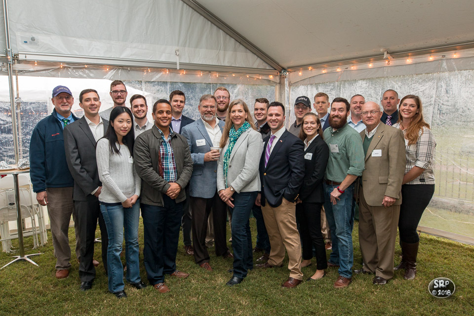 Students and Alumni gather for a photo at Homecoming 2018.