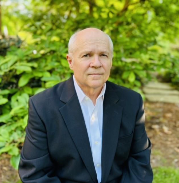 Charlie Lyon headshot