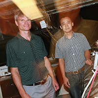 Gunter Lüpke (left) and Wei Zhang 