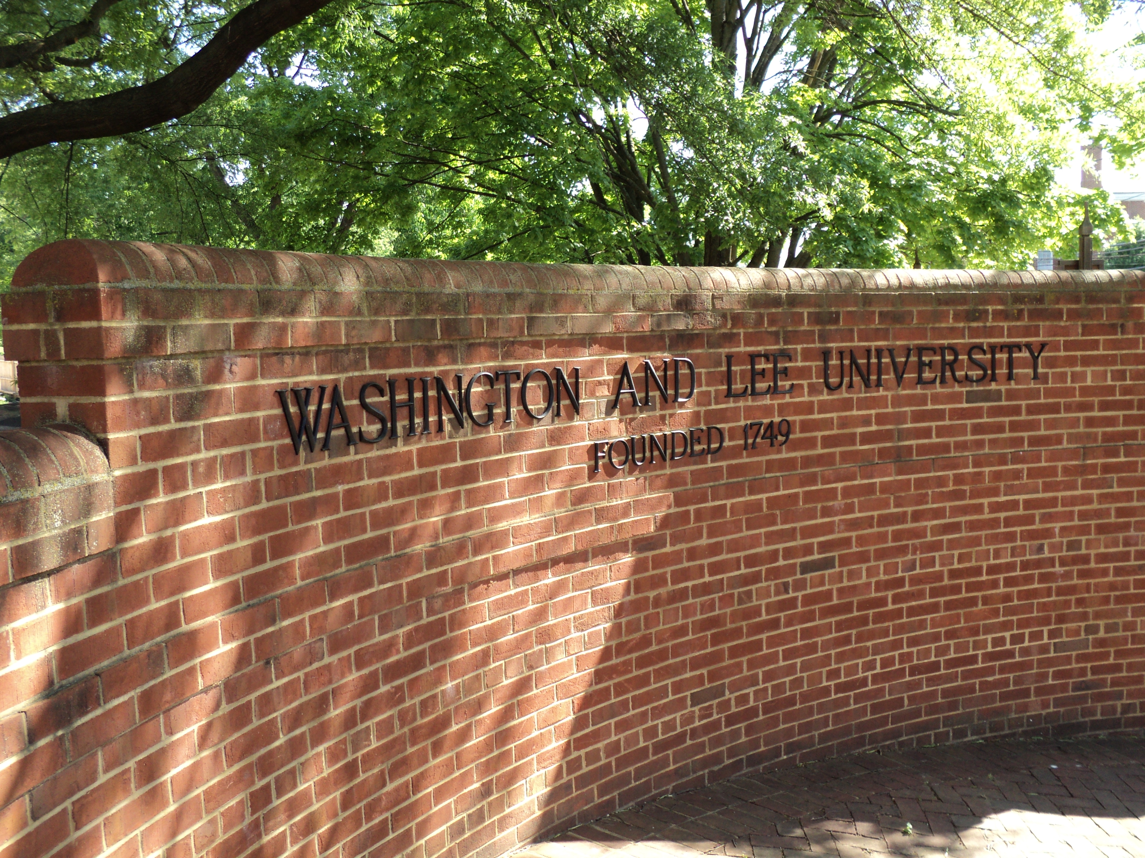 Brick sign with Washington and Lee written on it 