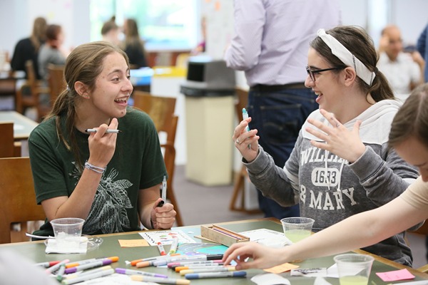 students_drawing_swem_doodlefest