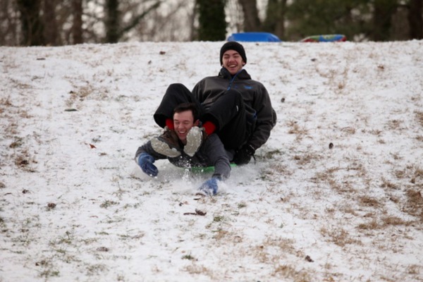 winter_snow_students_sled